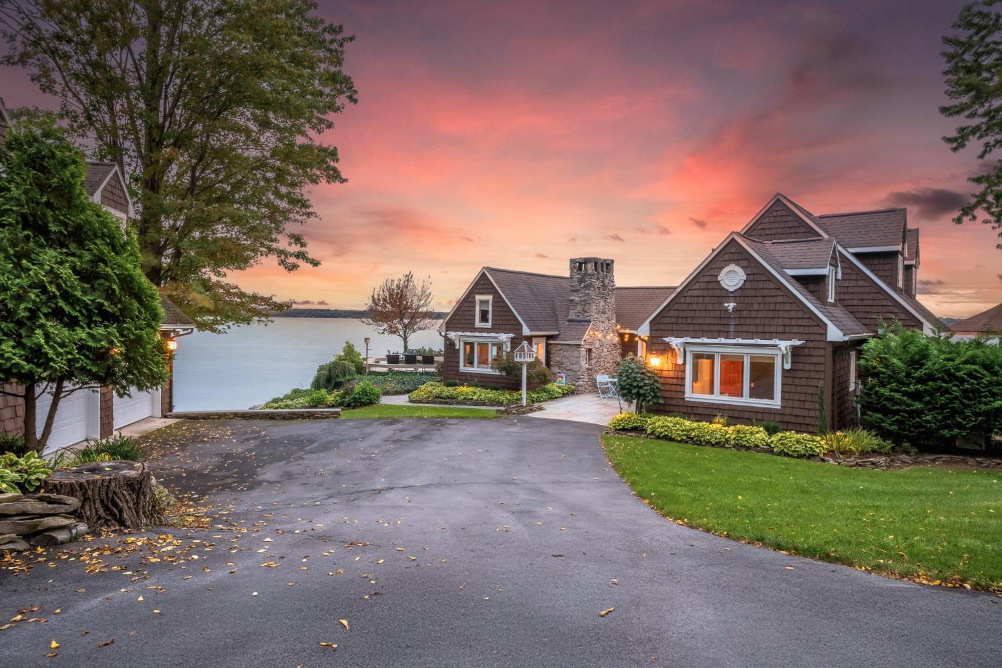 The Boat House Cayuga Exterior photo