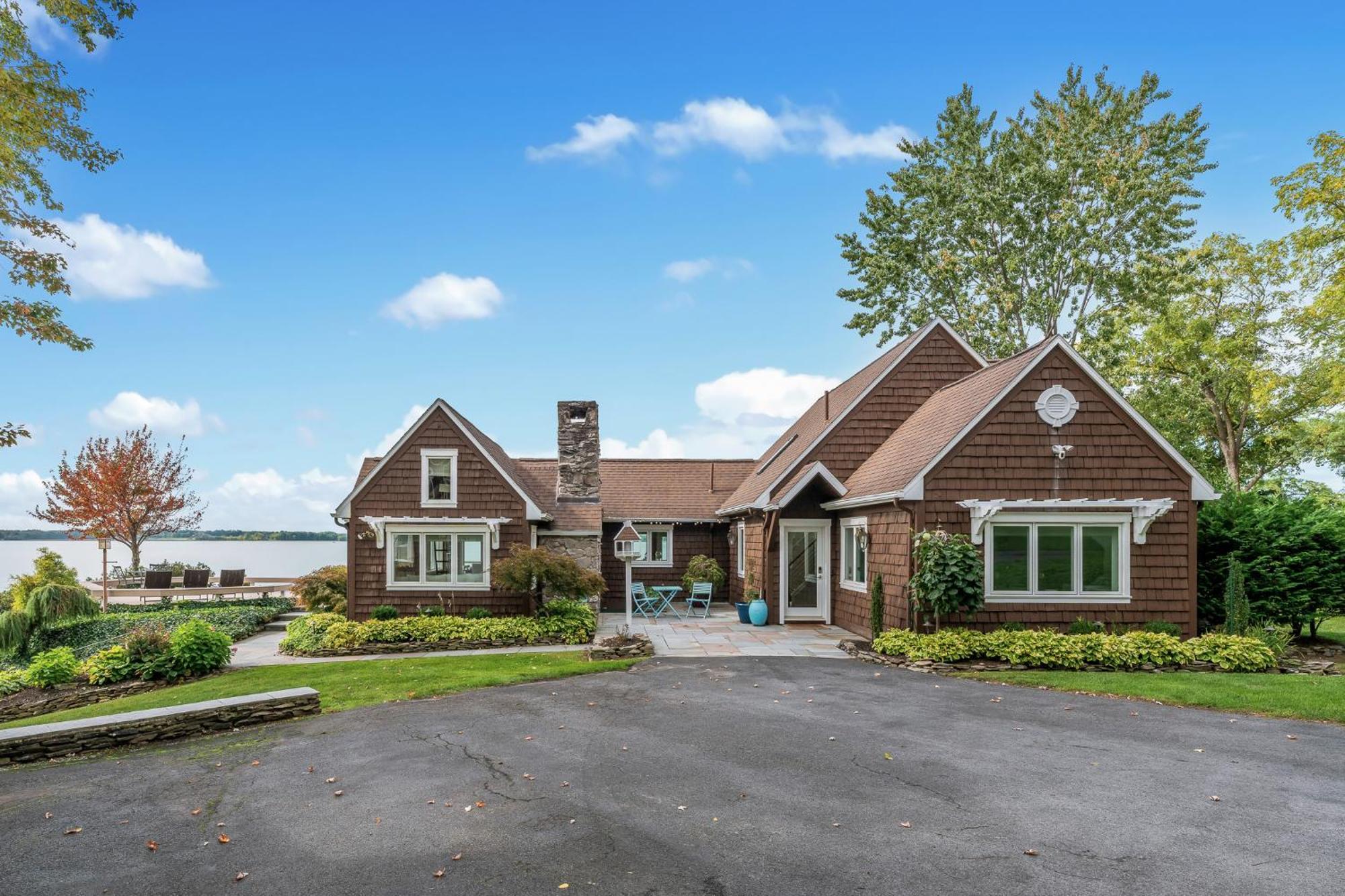 The Boat House Cayuga Exterior photo