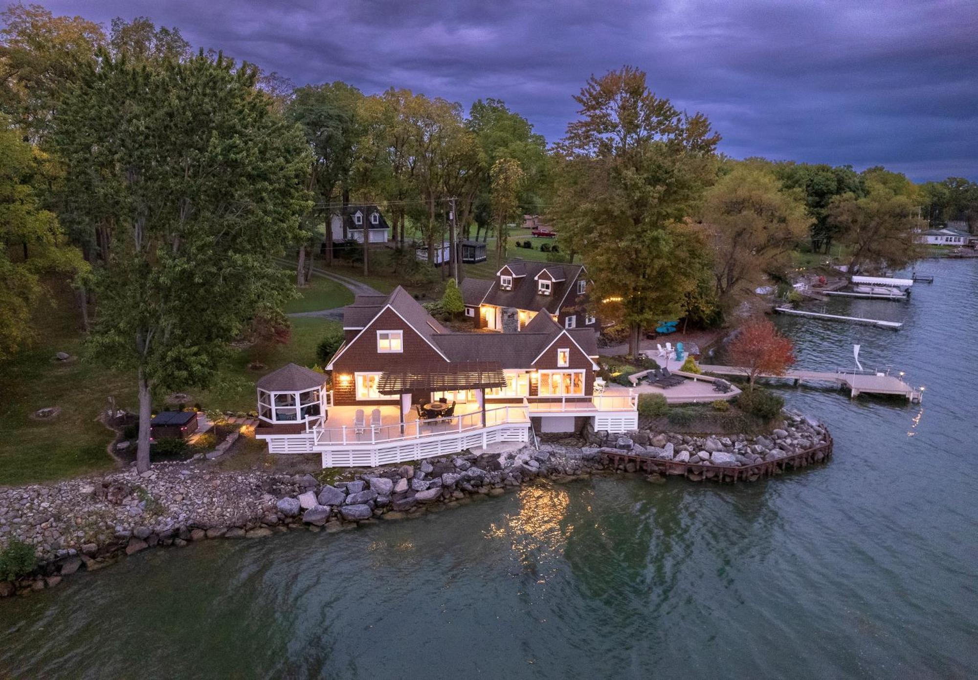 The Boat House Cayuga Exterior photo